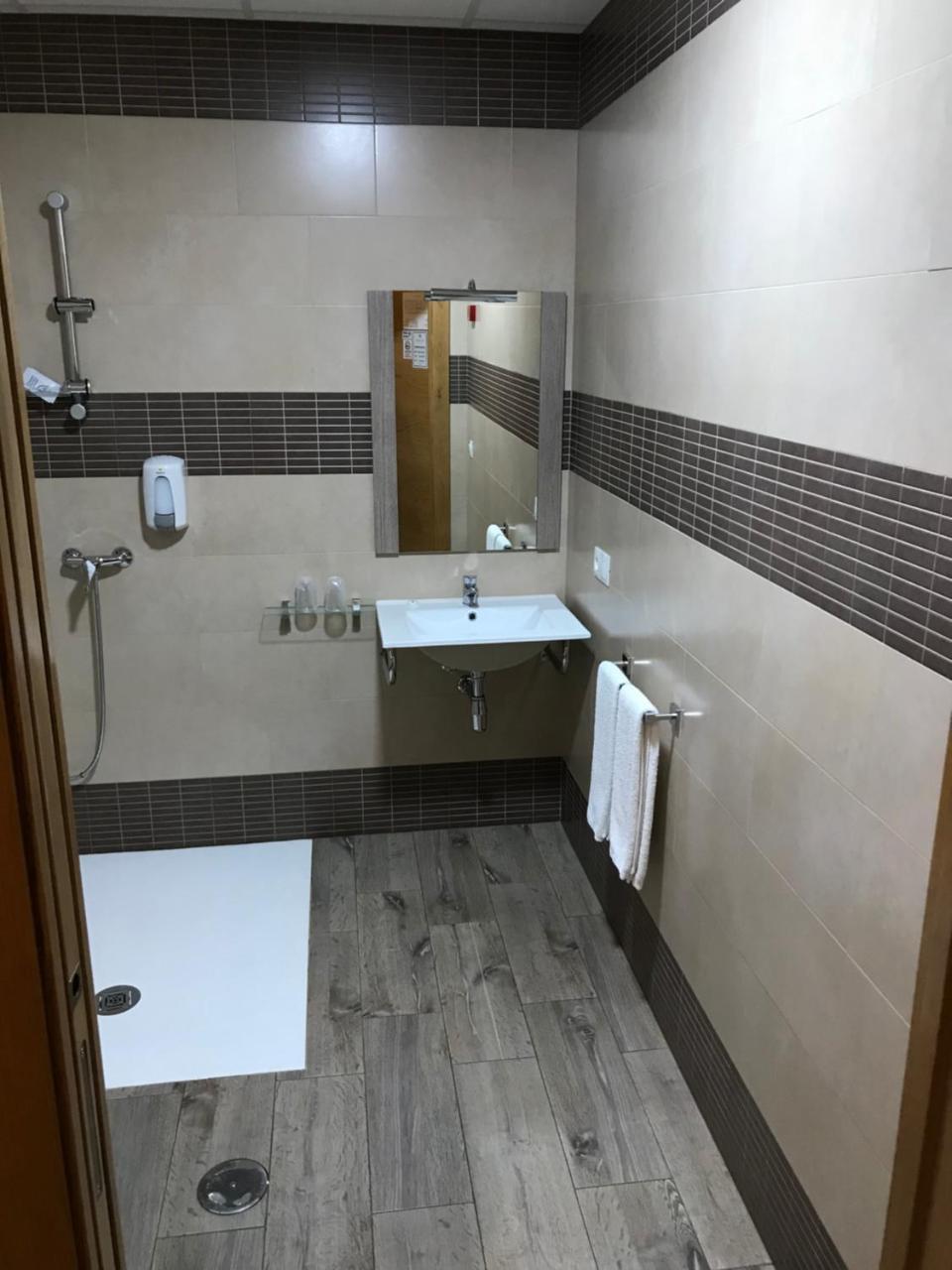 Hostal Los Encinares Villanueva de Cordoba Luaran gambar
